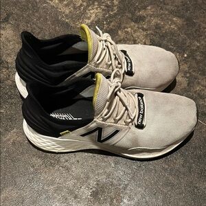 New Balance Men's Black and white Running Shoes